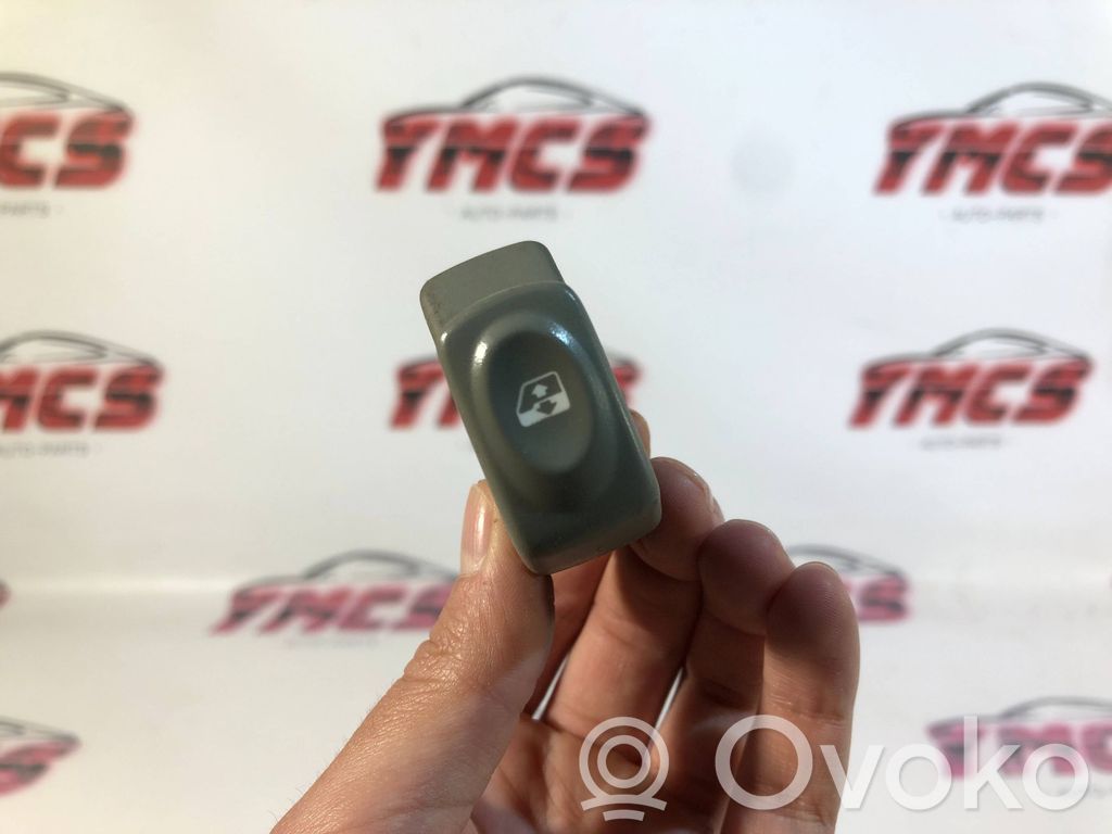 Renault Twingo I Electric window control switch 