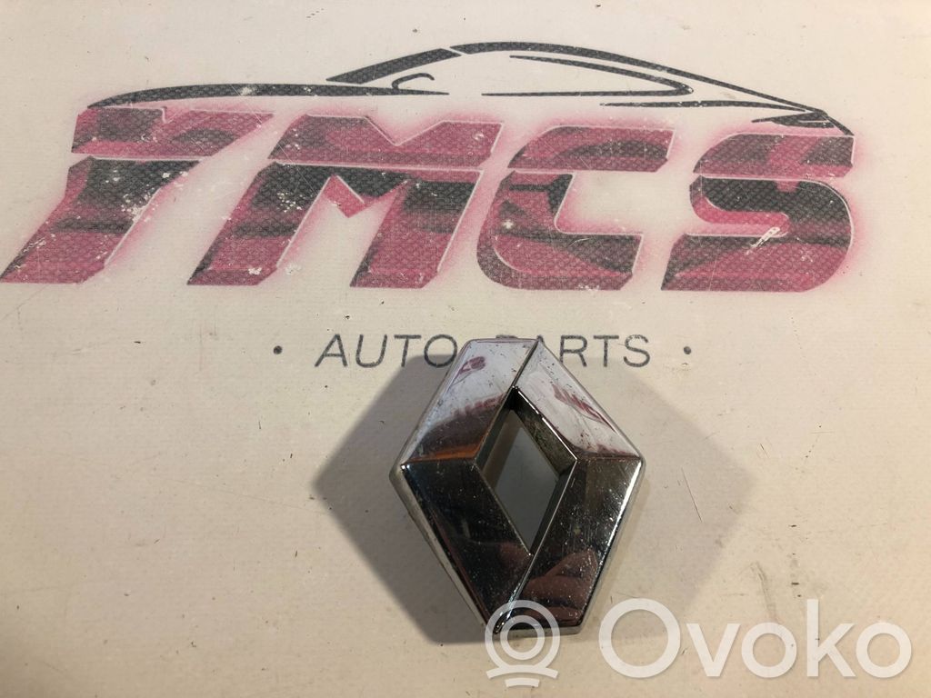 Renault Clio I Manufacturer badge logo/emblem 