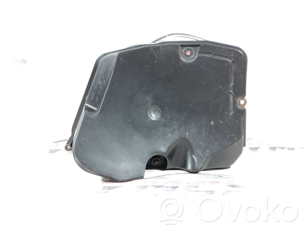 Ford Focus Air filter box cover 