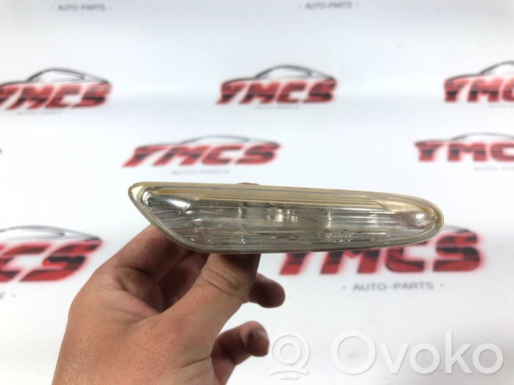 Front fender indicator light   6932998,63136932998