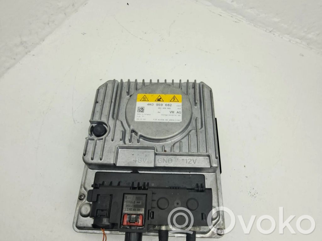Inversor/convertidor de voltaje   4K0959682