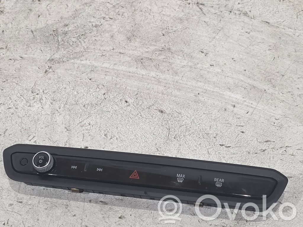 BMW i4 Przyciski / Przełącznik regulacji głośności 
