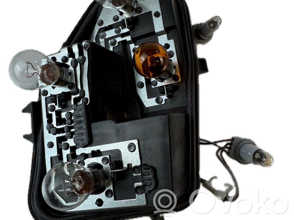 Skoda Fabia Mk3 (NJ) Aizmugurējais lukturis virsbūvē 