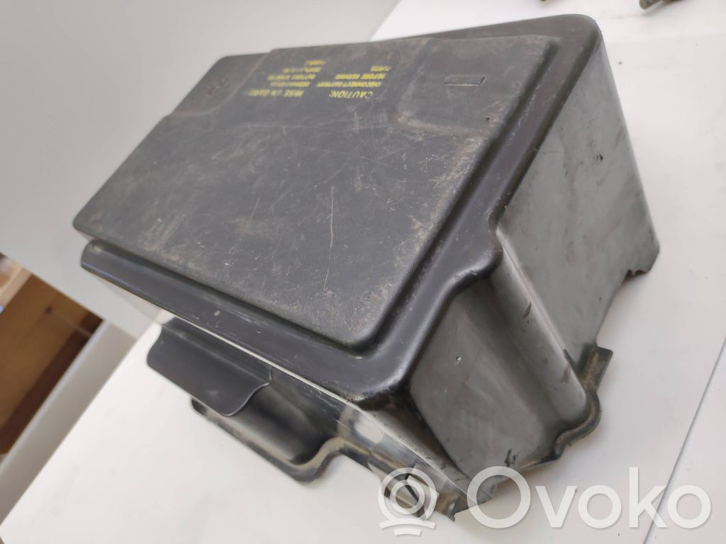 Saab 9-5 Akkulaatikon alustan kansi 