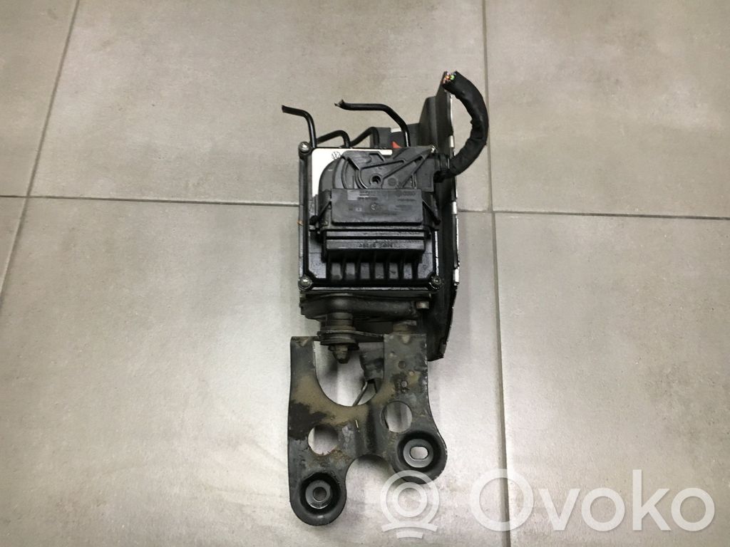 Volkswagen PASSAT B6 Pompa ABS 