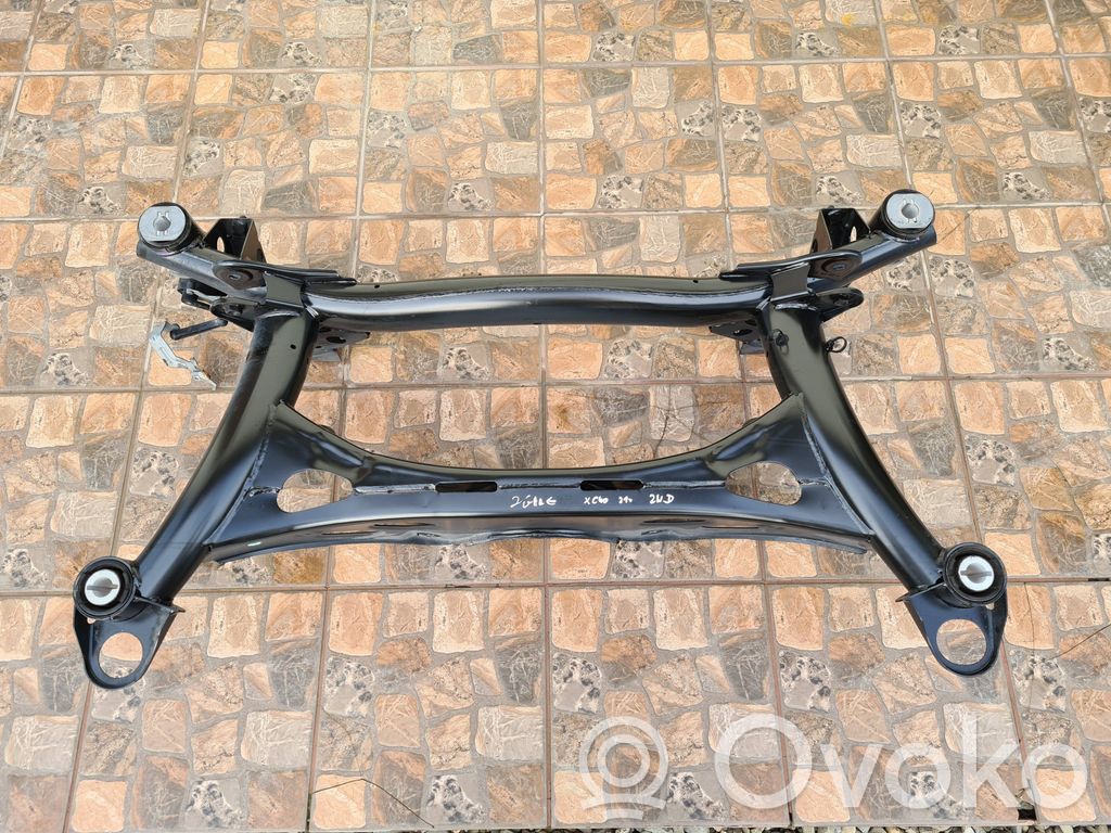 Volvo XC40 Задняя траверса 