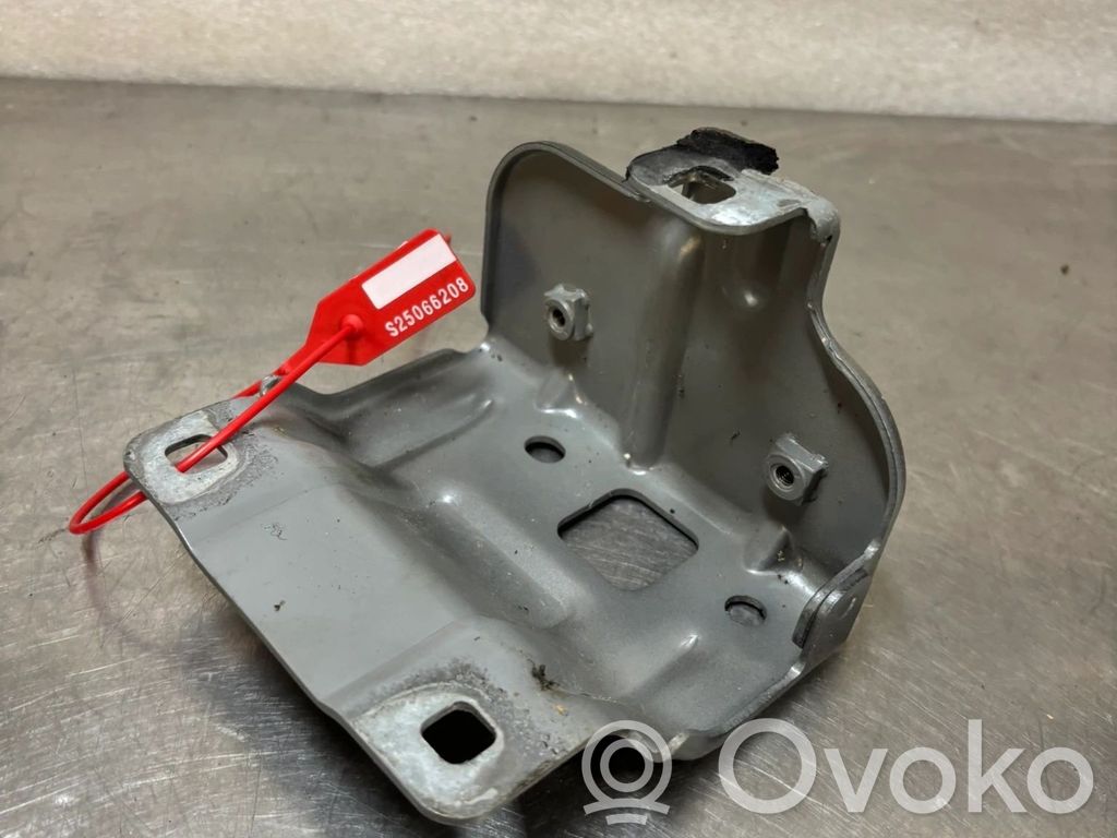 Dacia Duster III Fender mounting bracket 
