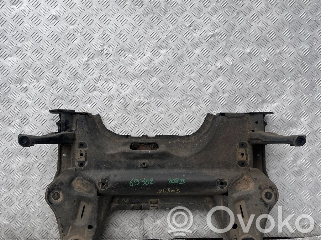 Opel Corsa F Etuakselin palkki 