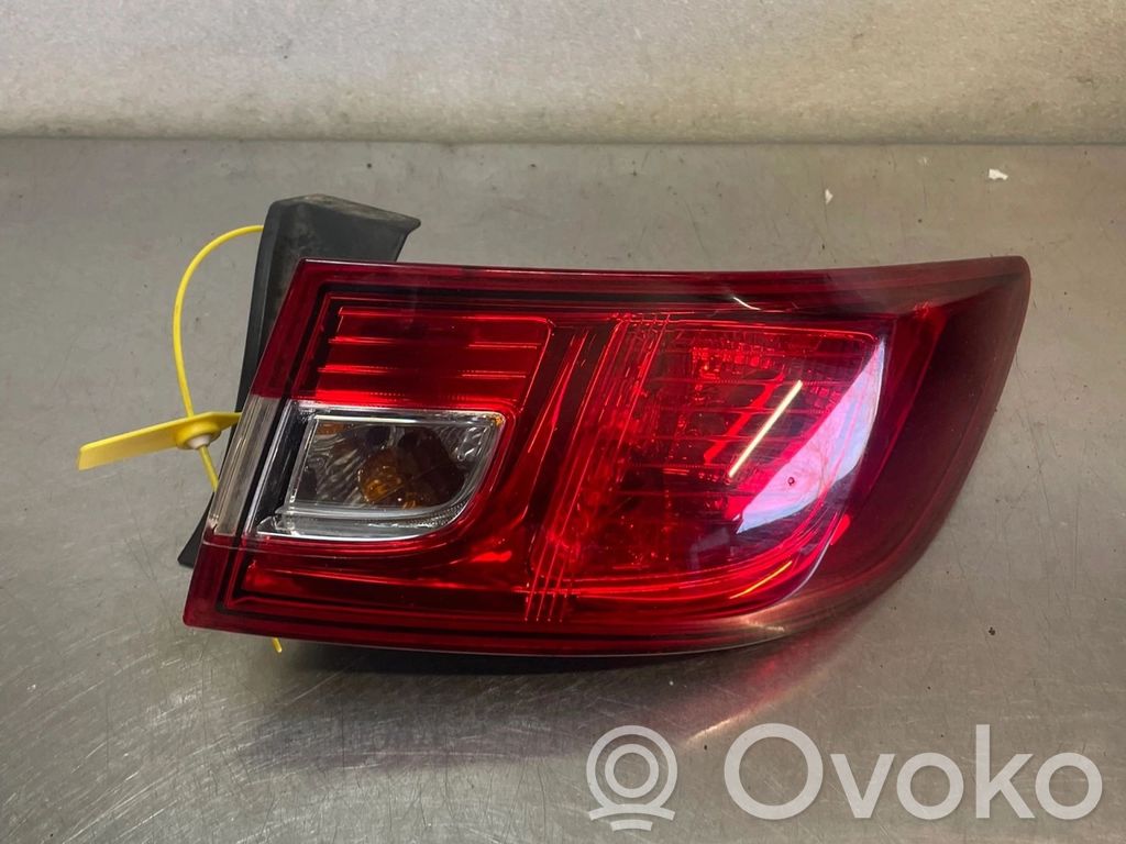 Renault Clio IV Aizmugurējais lukturis virsbūvē 