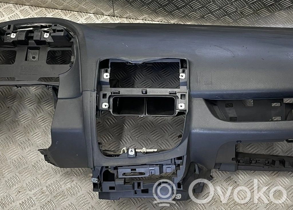 Renault Clio IV Armaturenbrett Cockpit 