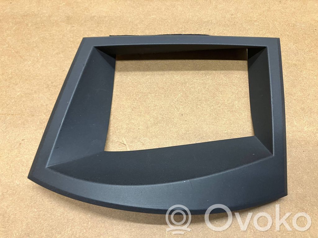 BMW 5 E60 E61 Kita panelės detalė 