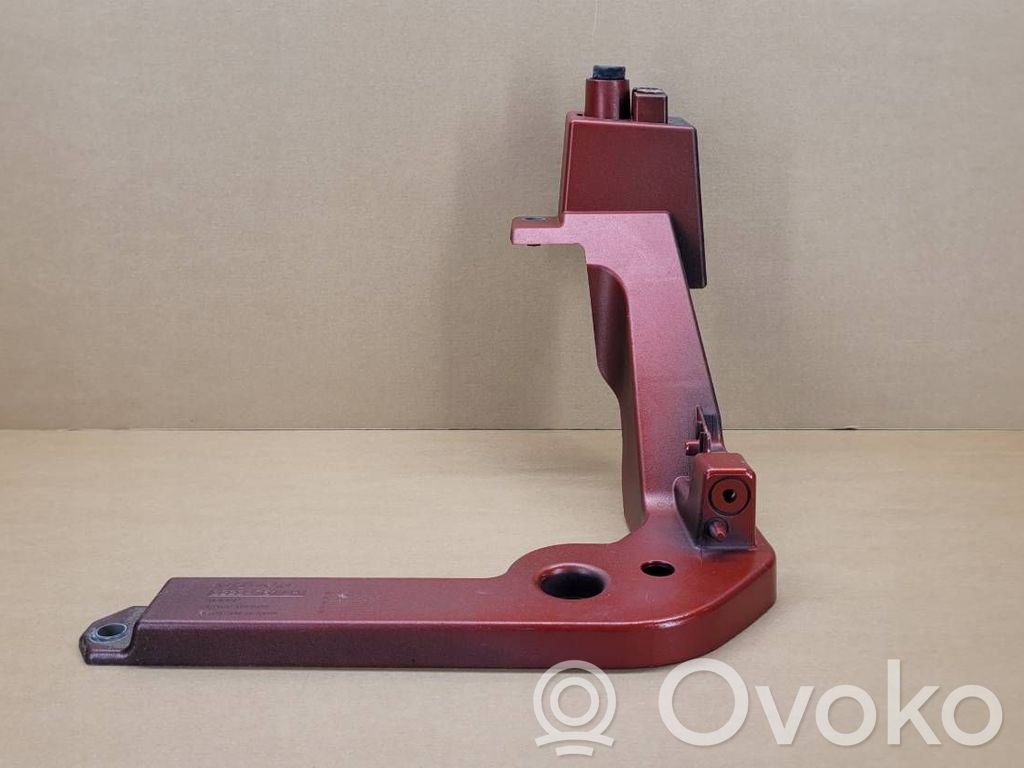 Volvo C40 Engine mount bracket 