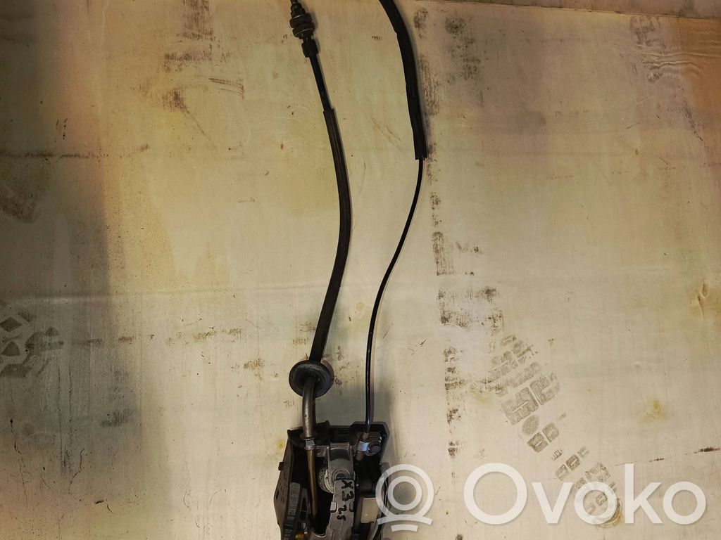 Gear shift cable bracket