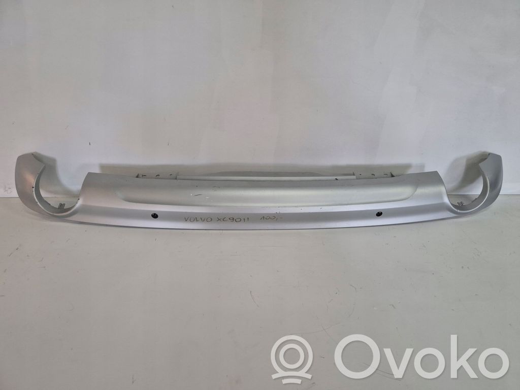 Volvo XC90 Moldura inferior del parachoques trasero 