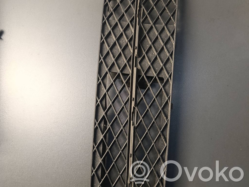 BMW 5 E60 E61 Unteres Gitter dreiteilig vorne 