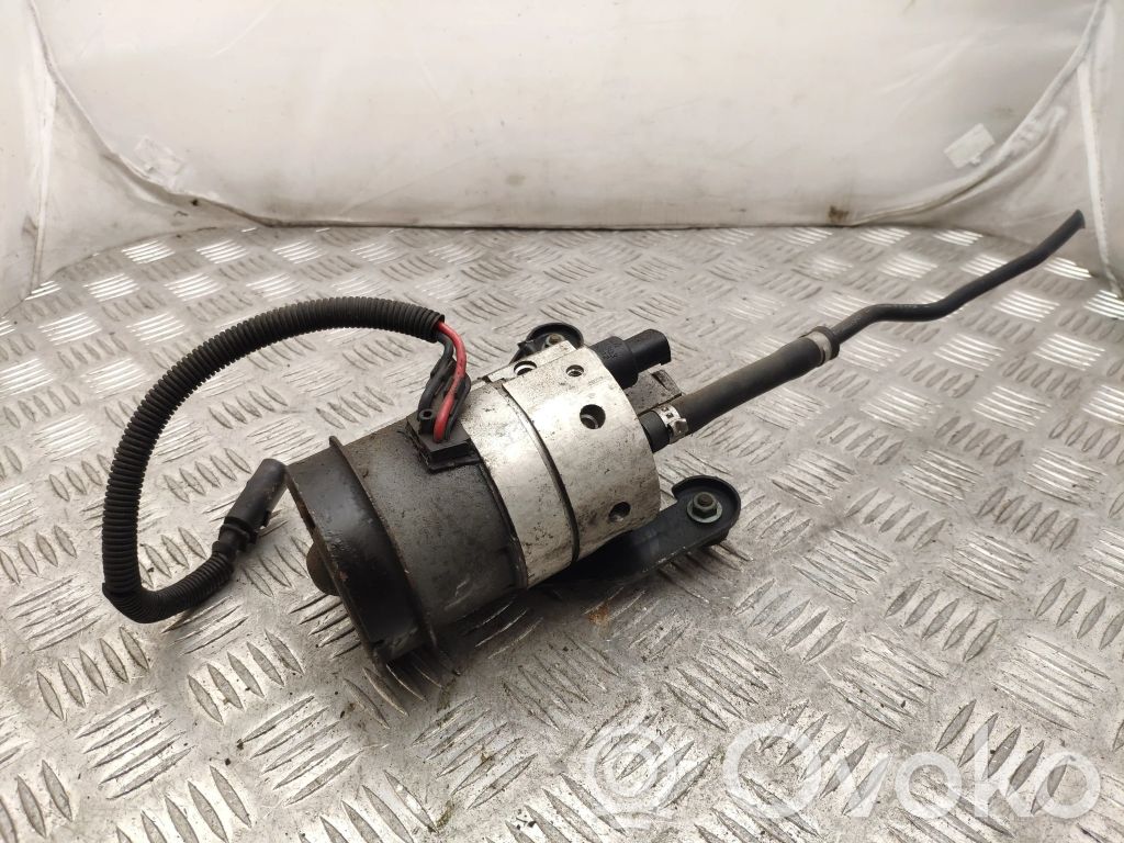 Audi A6 S6 C5 4B Alipainepumppu 