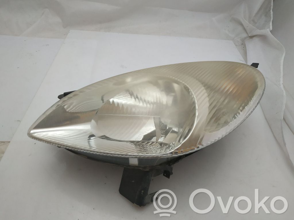 Citroen Xsara Picasso Lampa przednia 
