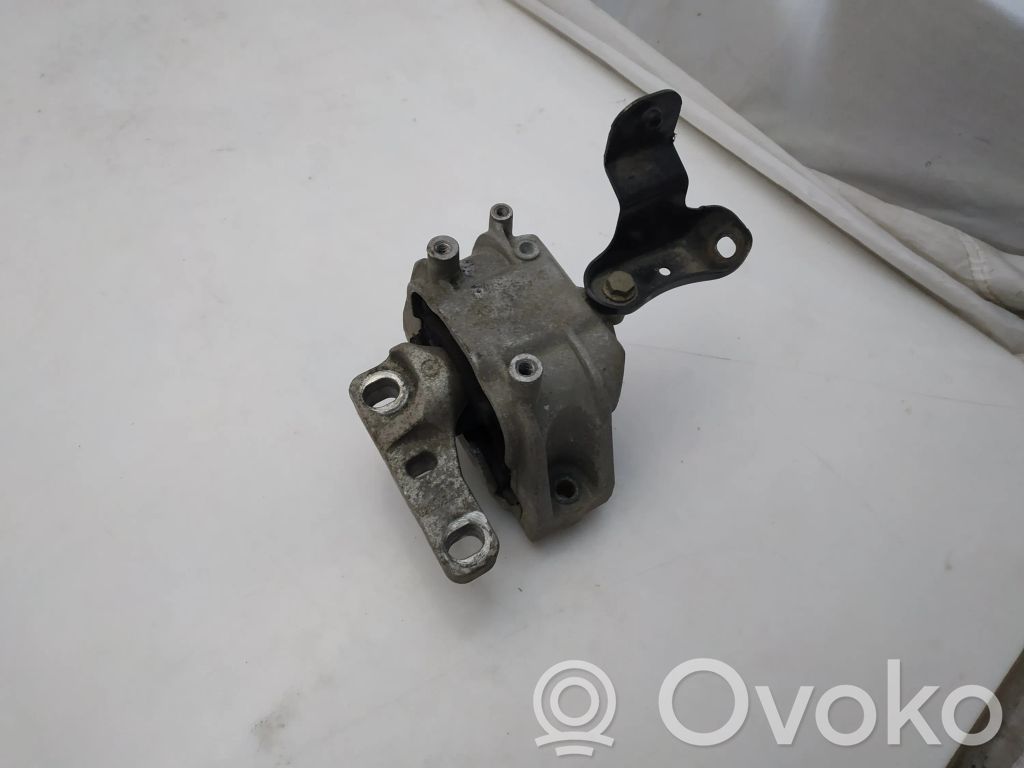 Volkswagen Golf VI Engine mount bracket 