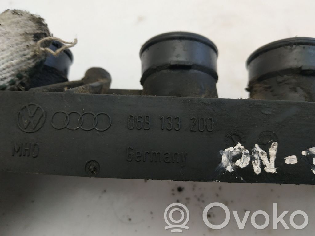 Audi A4 S4 B5 8D Colector de admisión 
