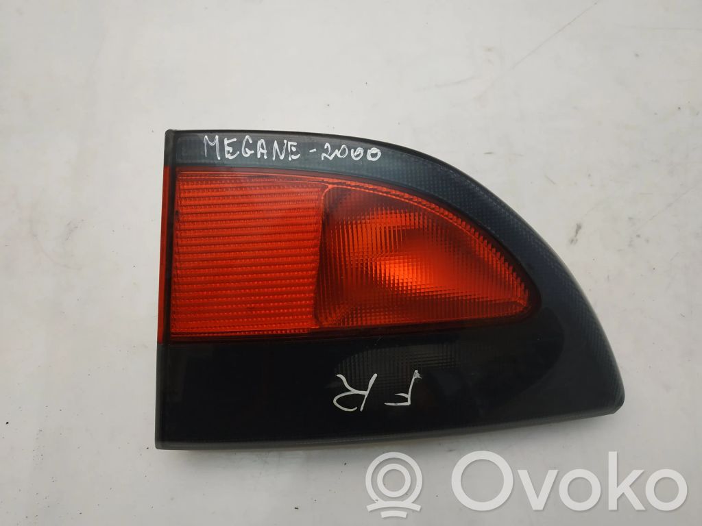 Renault Megane I Galinis žibintas dangtyje 