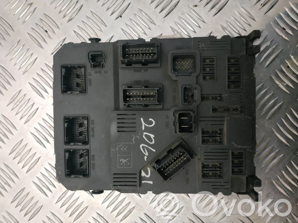 Peugeot 206 Korin keskiosan ohjainlaite 