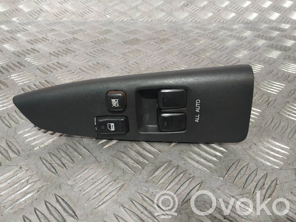 Toyota Corolla Verso E121 Electric window control switch 