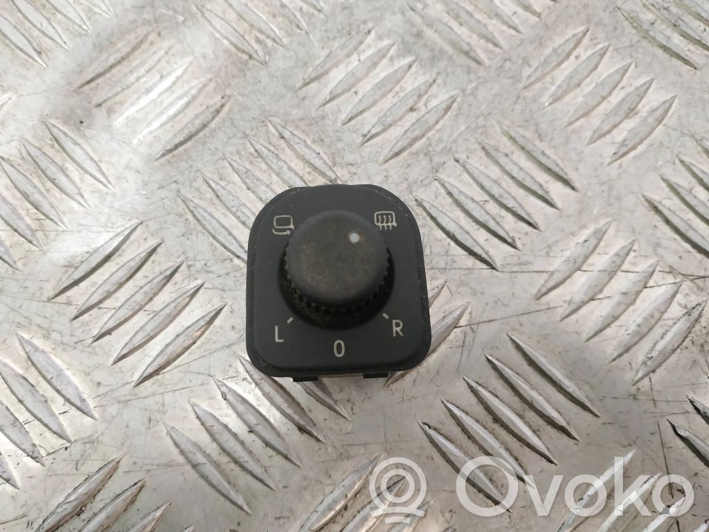 Volkswagen PASSAT B6 Wing mirror switch 