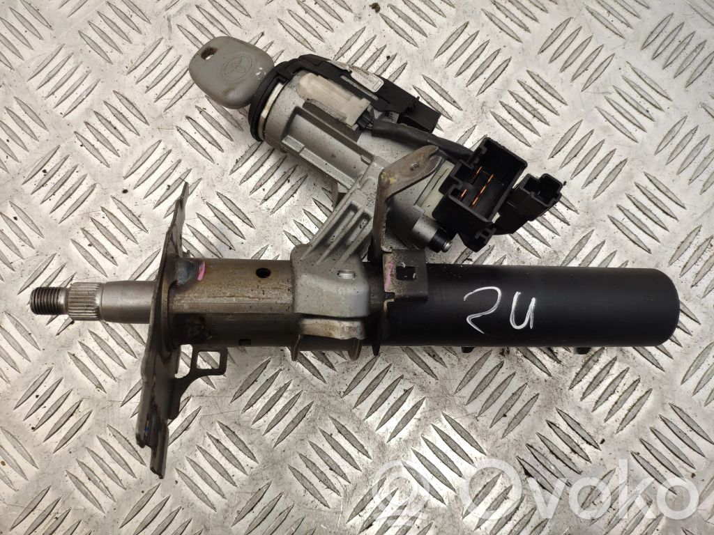 Toyota Corolla E120 E130 Vairo kolonėlės mechaninė dalis 