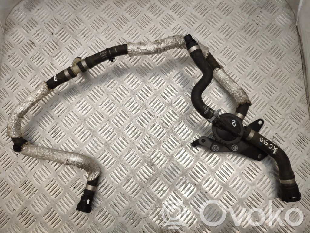 Volvo XC90 Conductă/furtun lichid de răcire motor 