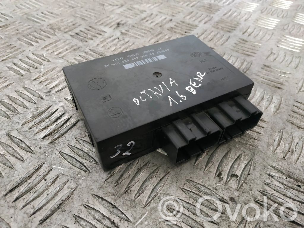 Skoda Octavia Mk1 (1U) Central body control module 