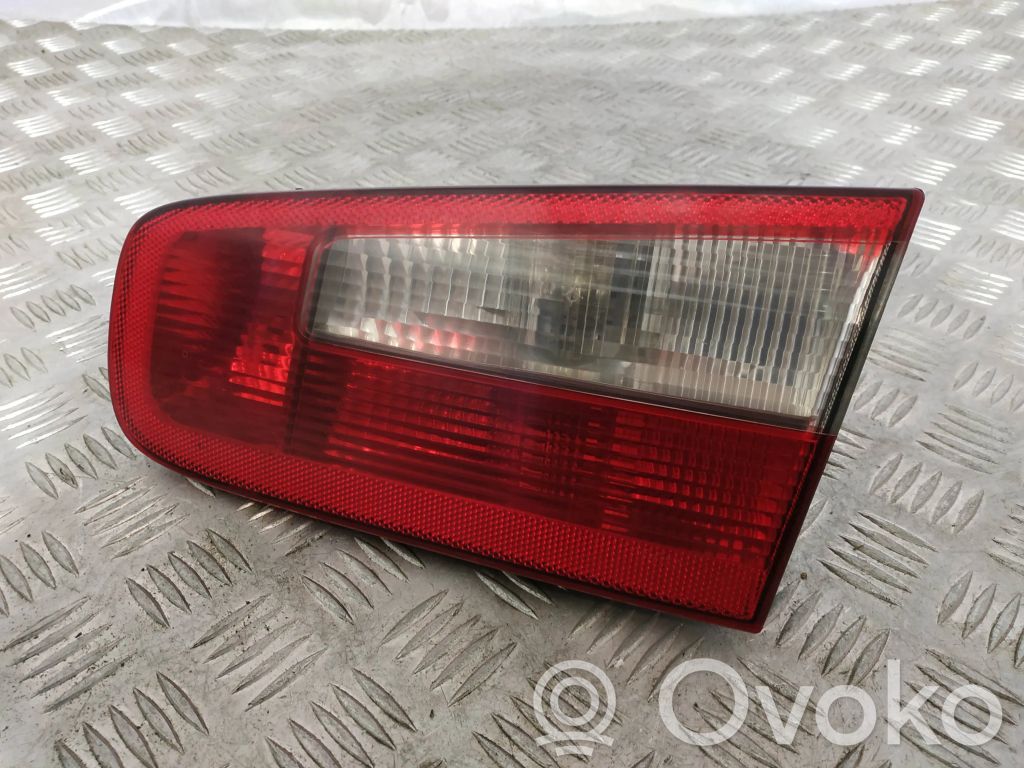 Renault Laguna II Aizmugurējais lukturis pārsegā 