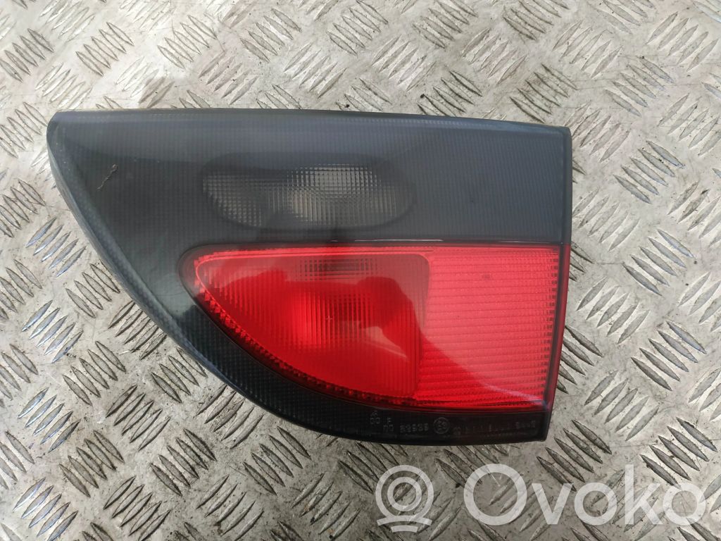 Renault Megane I Galinis žibintas dangtyje 