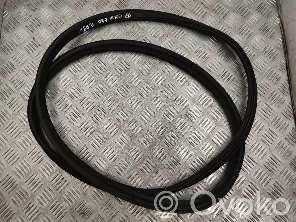 BMW 3 E90 E91 Trunk rubber seal (body) 
