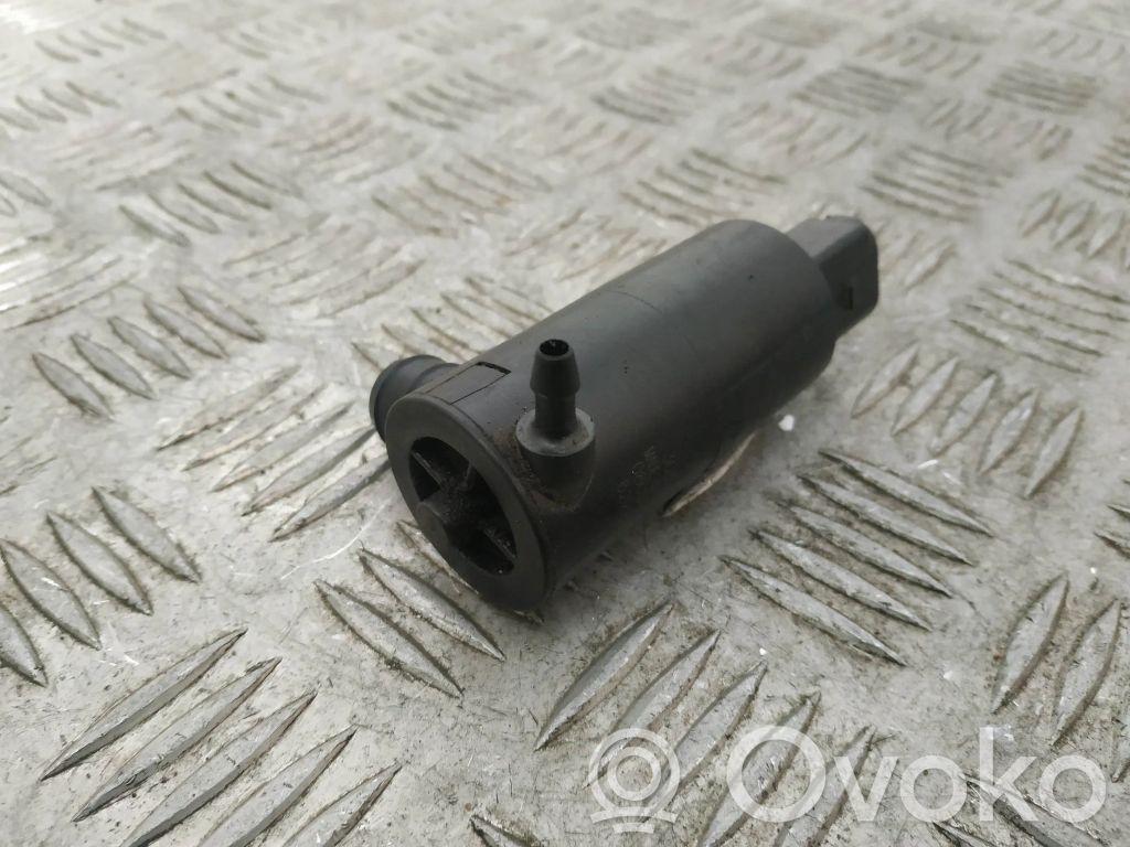Toyota Yaris Windscreen/windshield washer pump 