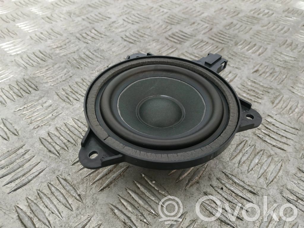 Audi Q3 F3 Altavoz de la puerta trasera 