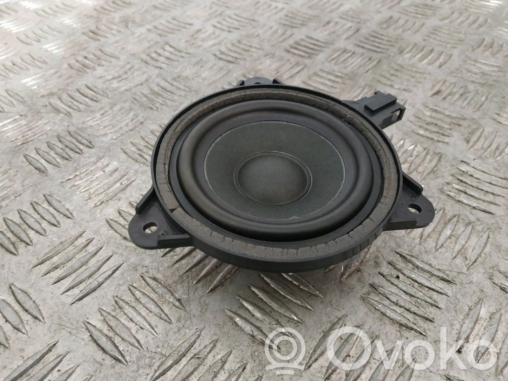 Audi Q3 F3 Altavoz de la puerta trasera 