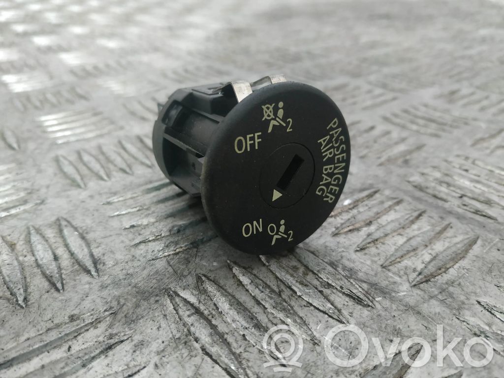 BMW 3 F30 F35 F31 Wyłącznik poduszki powietrznej Airbag pasażera 