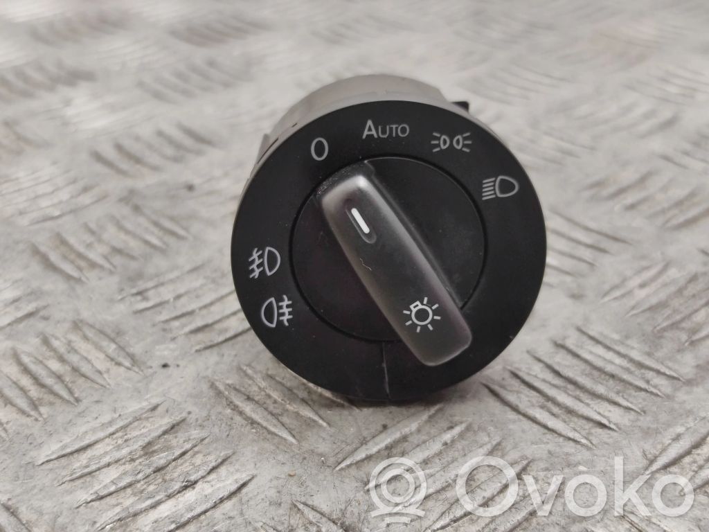 Volkswagen Tiguan Light switch 