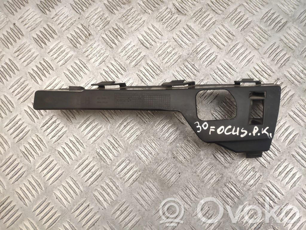 Ford Focus Front bumper mounting bracket 