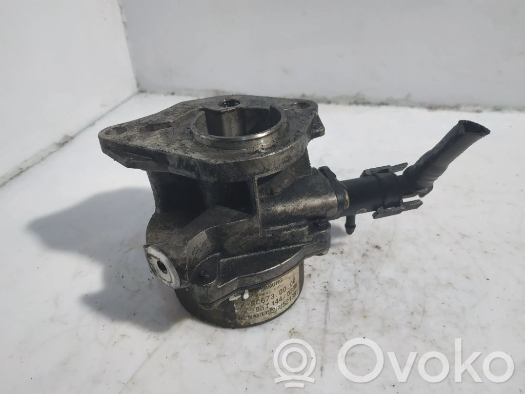 Renault Clio II Vacuum pump 