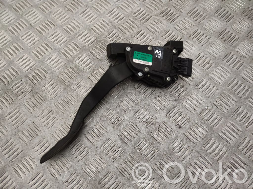 Mitsubishi Colt Pedal del acelerador 