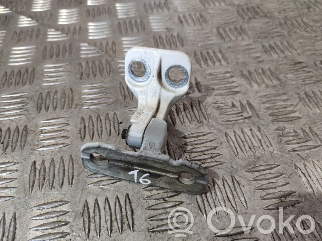 Land Rover Discovery Sport Rear door lower hinge 