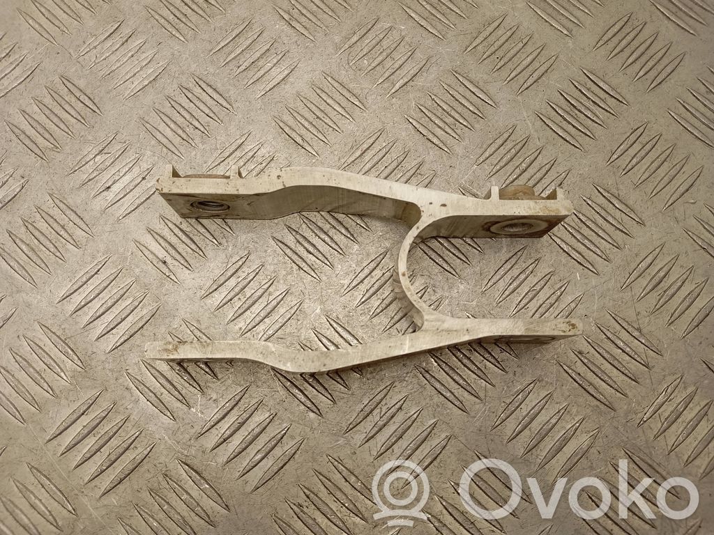 Volvo XC60 Engine mounting bracket 