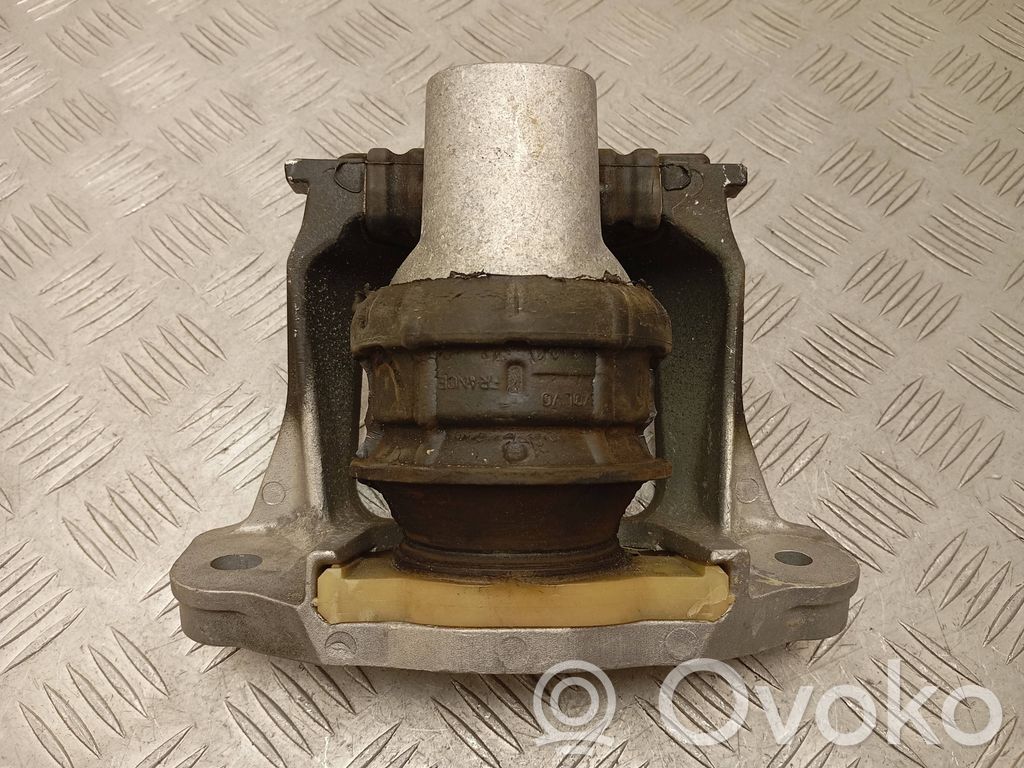 Volvo XC60 Engine mount bracket 
