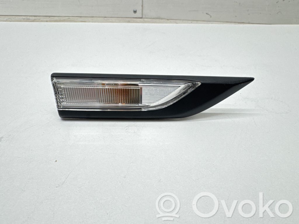 Volkswagen Caddy Semnalizator bară față 
