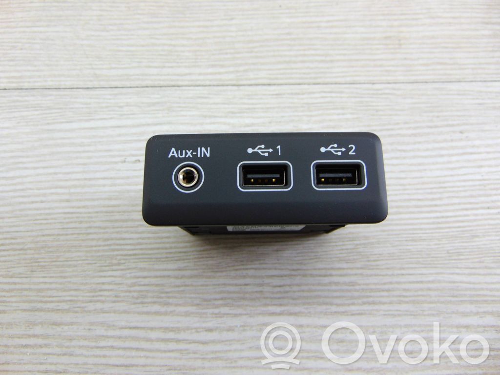 Enchufe conector USB   280231941R,35068138,40000661