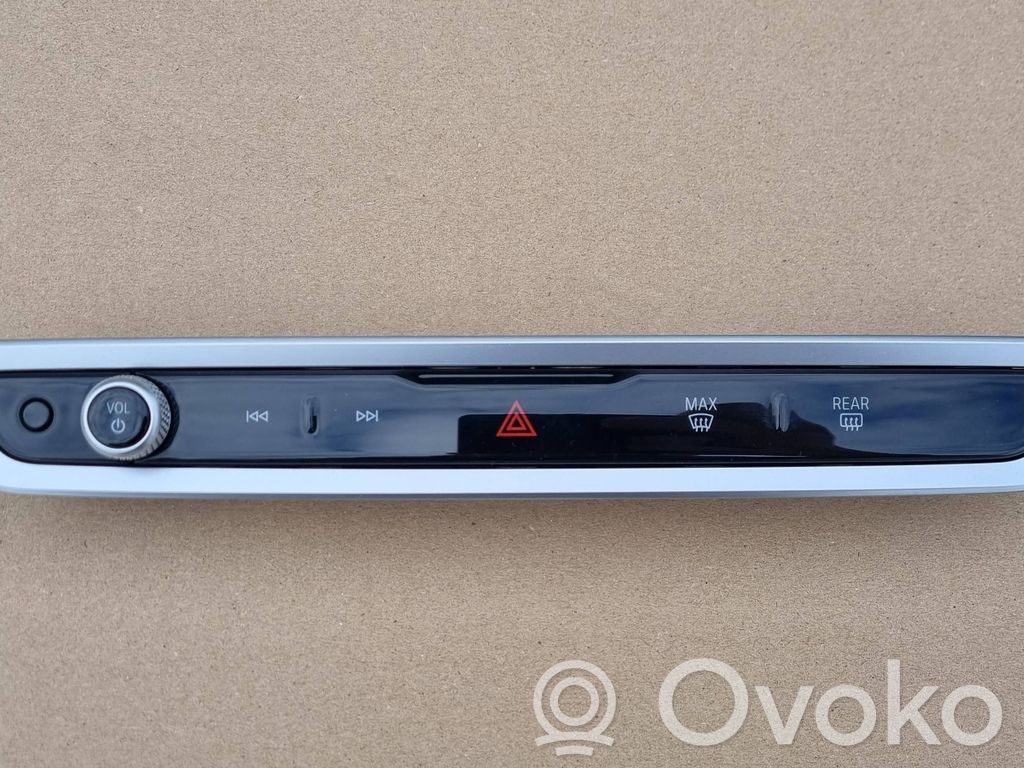BMW X7 G07 Panel radia 