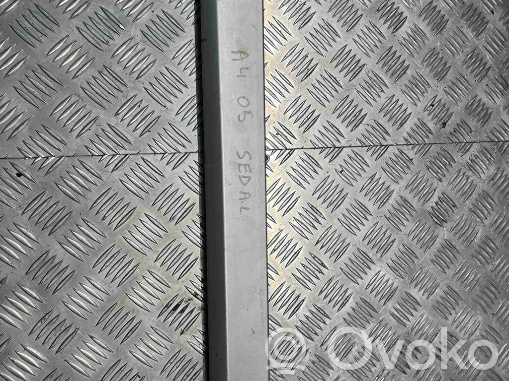 Audi A4 S4 B7 8E 8H Listwa drzwi tylnych 
