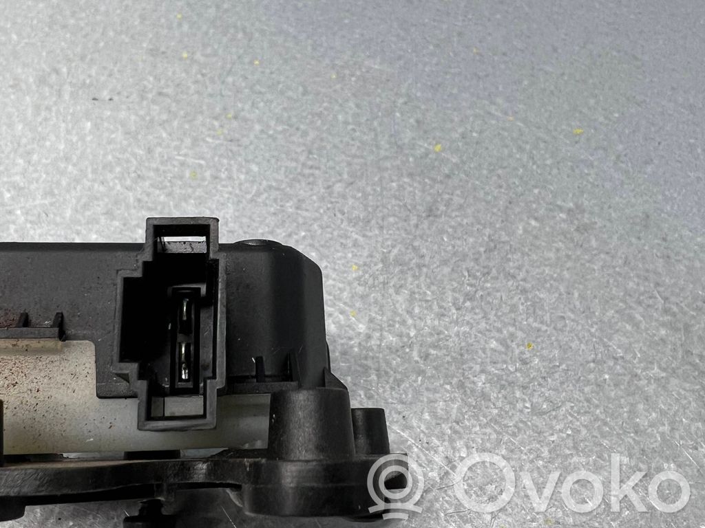 Audi A3 S3 8P Spynos varikliukas galinio dangčio 