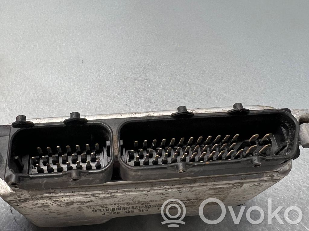 Volkswagen Golf V Engine control unit/module 